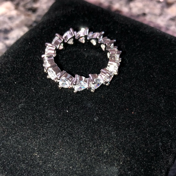 14k 3ct Heart Eternity Band - Picture 11 of 15